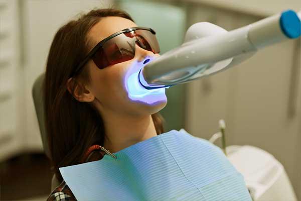 علاج شرخ الأسنان بالليزر – الأسباب و النتائج و التعليمات