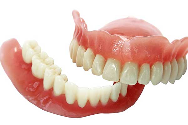 أفضل طقم أسنان متحرك: دليل شامل لاختيار الأنسب لك